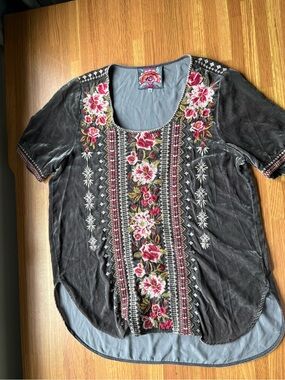 Johnny Was Embroidered Floral Scoop Neck Women’s Top - Gray with Pink Accents